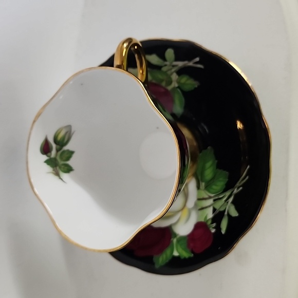 1950's Windsor England Bone China Tea Cup & Saucer Red/white/gold collectible - Picture 5 of 7